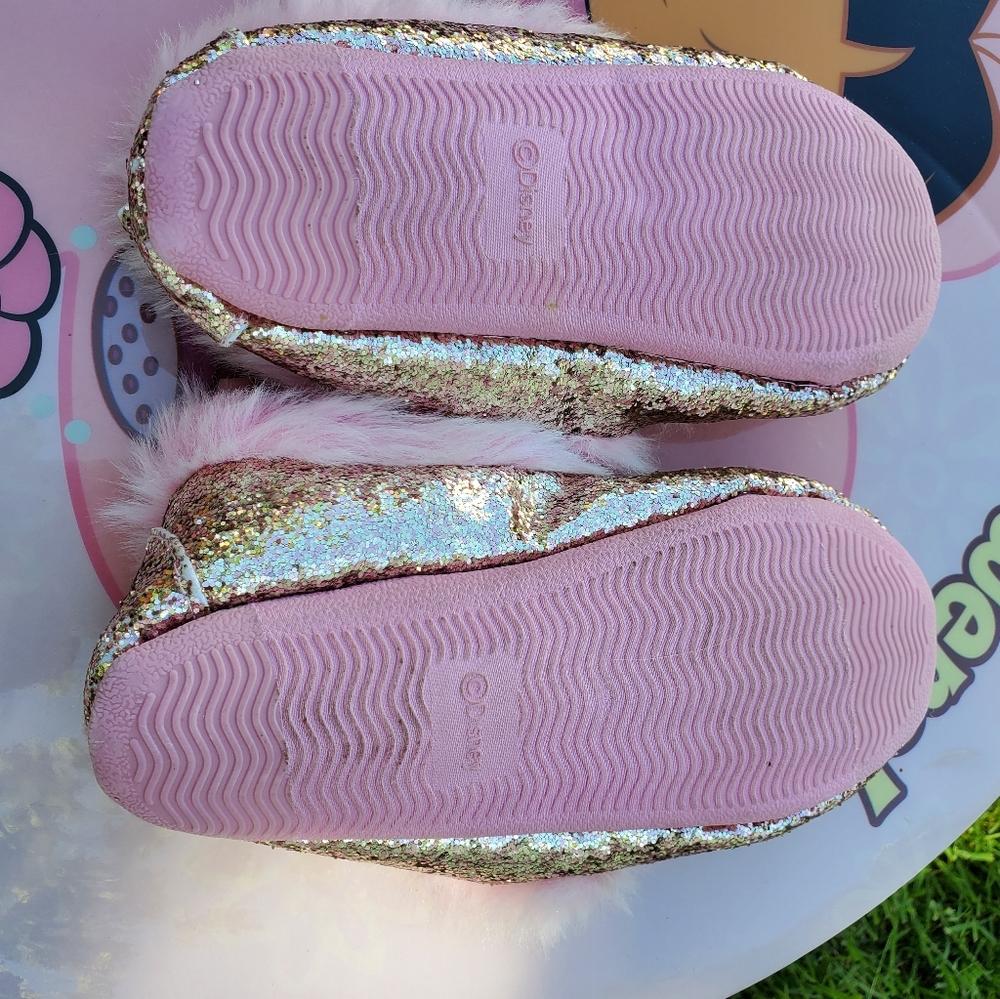 Slippers - Picture 2 of 3